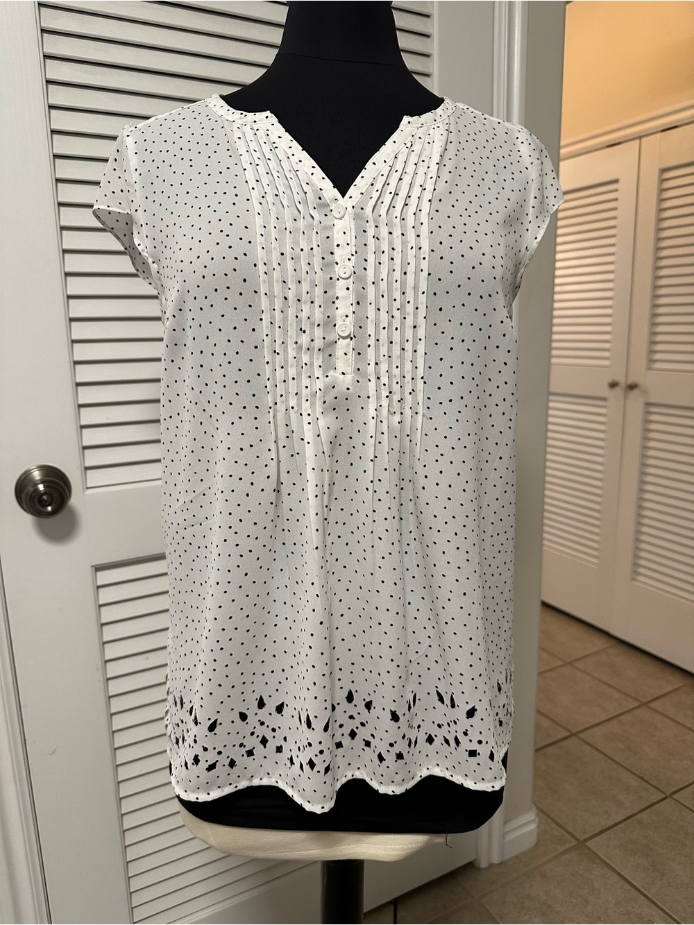 41 Hawthorn White Polka Dot Pintuck Blouse Small